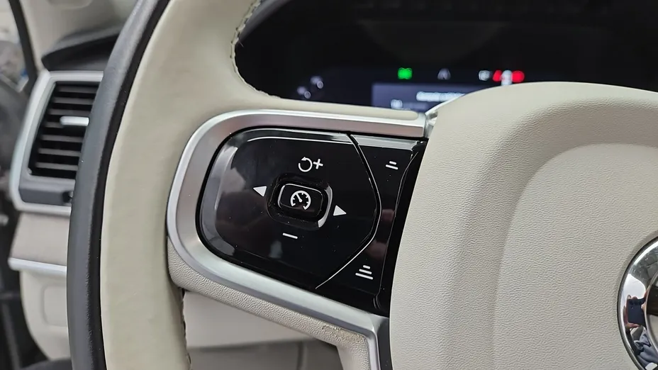 VOLVO XC90 -