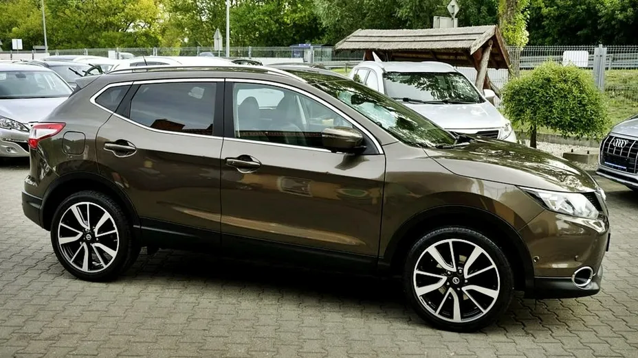 NISSAN Qashqai -