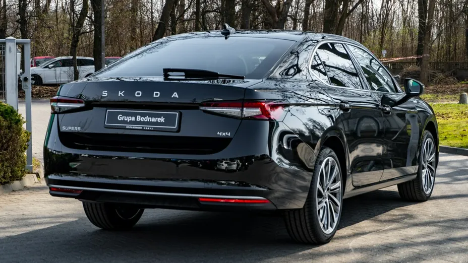 SKODA Superb -