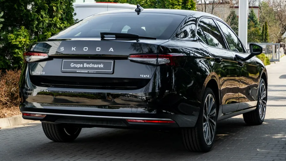 SKODA Superb -