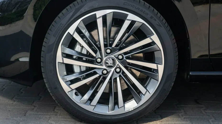 SKODA Superb -