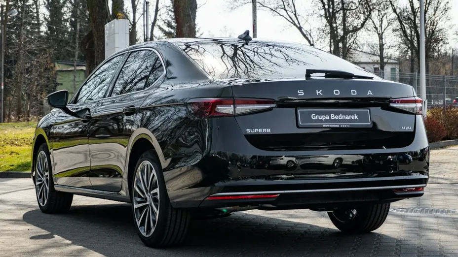 SKODA Superb -