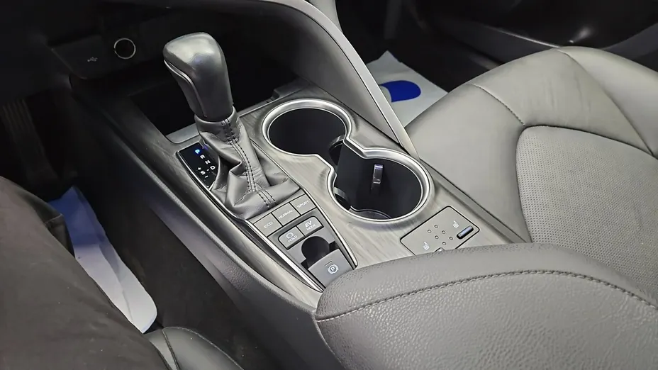 TOYOTA Camry -