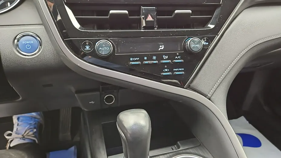 TOYOTA Camry -