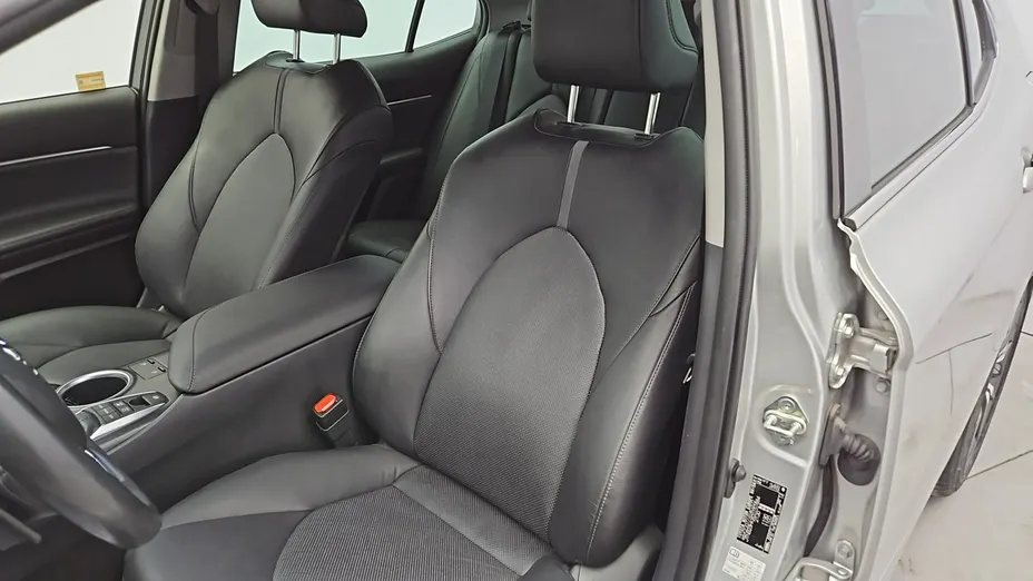 TOYOTA Camry -