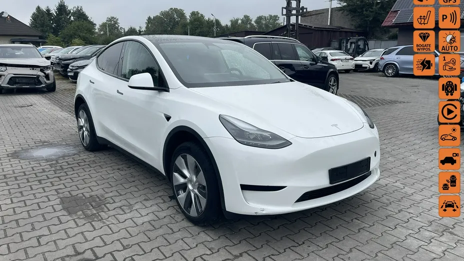 TESLA Model Y -