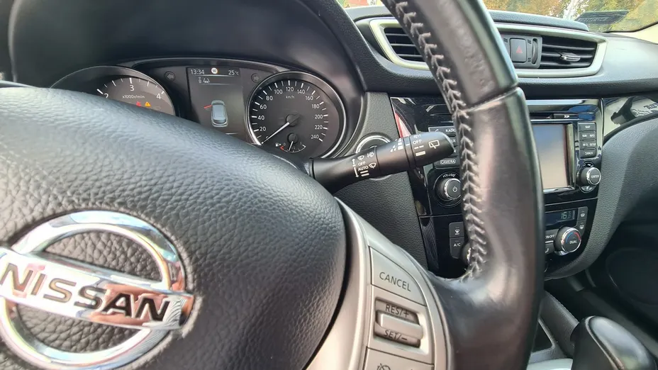 NISSAN Qashqai -
