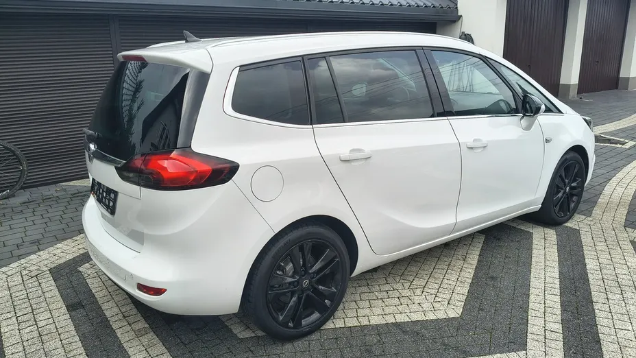 OPEL Zafira -