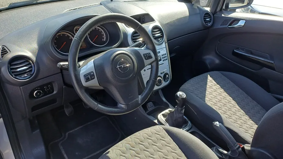 OPEL Corsa -