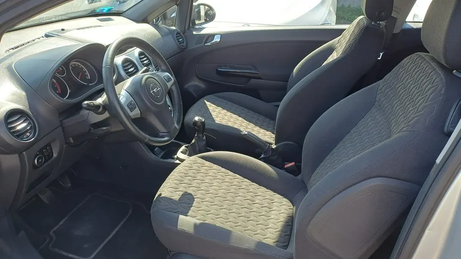 OPEL Corsa -