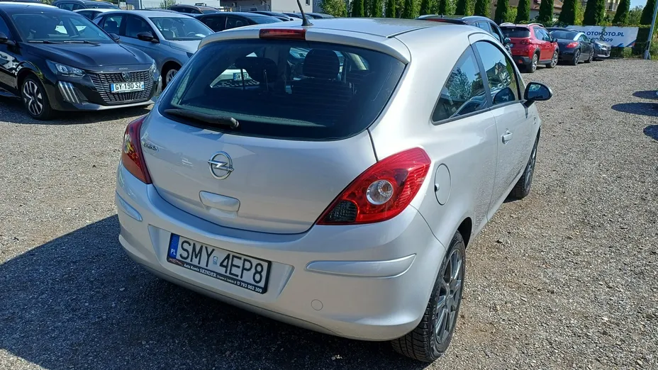 OPEL Corsa -
