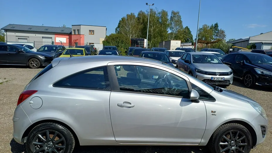 OPEL Corsa -