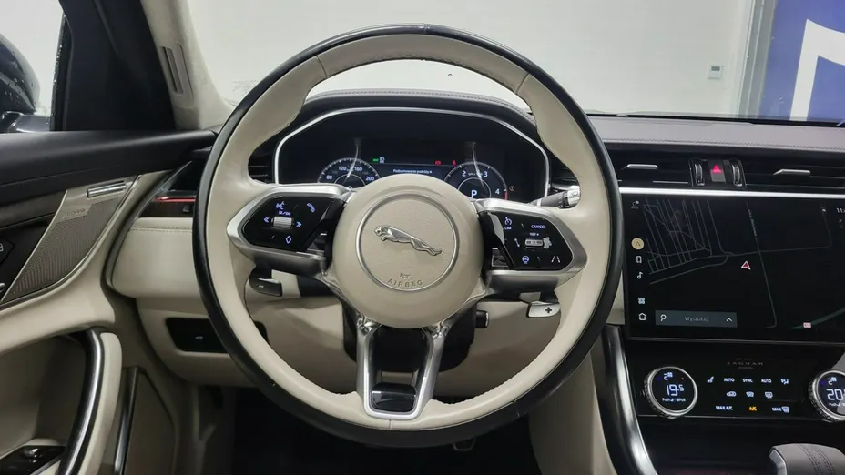 JAGUAR XF -