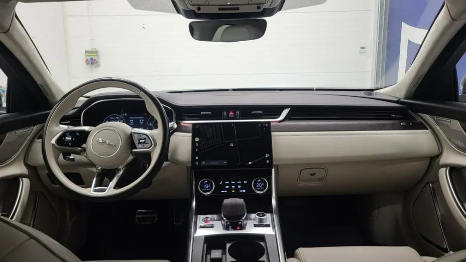 JAGUAR XF -