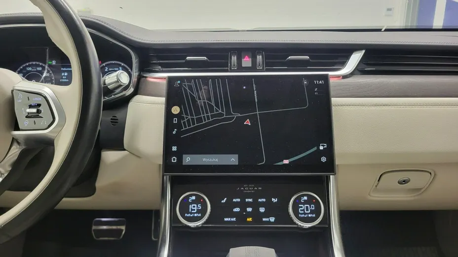 JAGUAR XF -