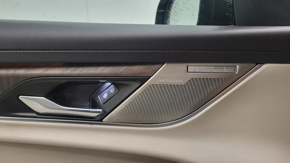 JAGUAR XF -