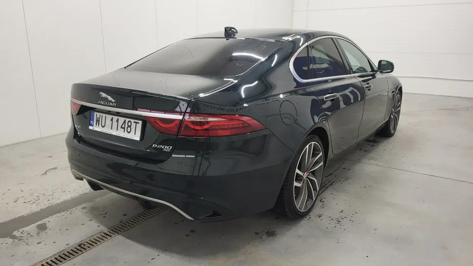 JAGUAR XF -