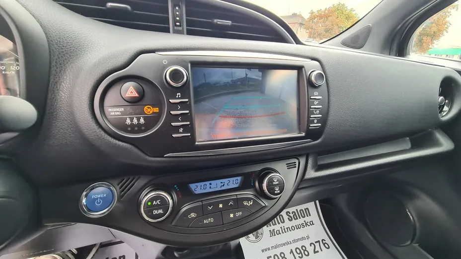 TOYOTA Yaris -
