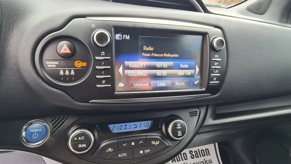 TOYOTA Yaris -