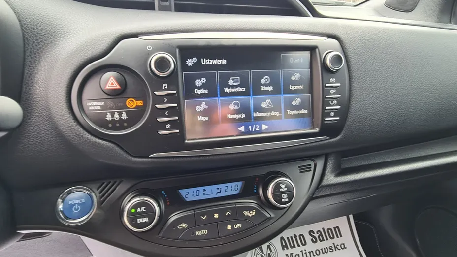 TOYOTA Yaris -