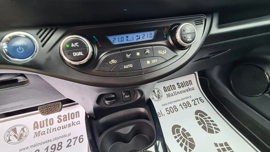 TOYOTA Yaris -