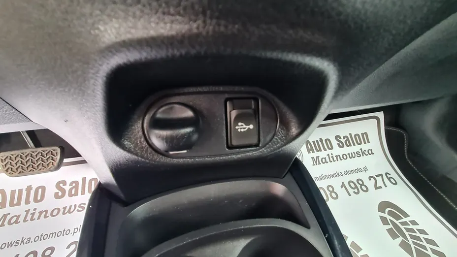 TOYOTA Yaris -