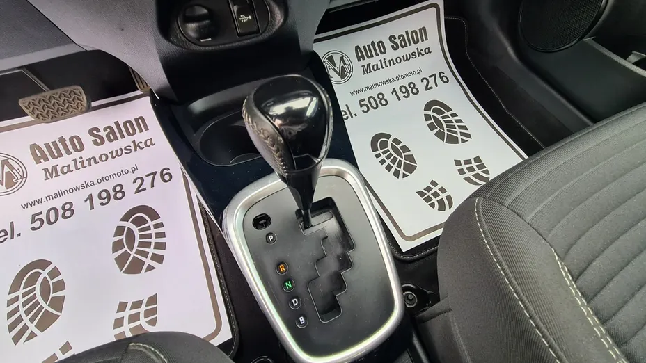 TOYOTA Yaris -
