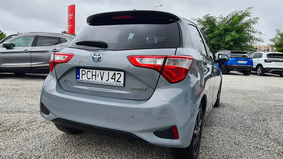 TOYOTA Yaris -