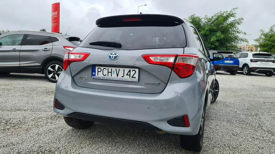 TOYOTA Yaris -