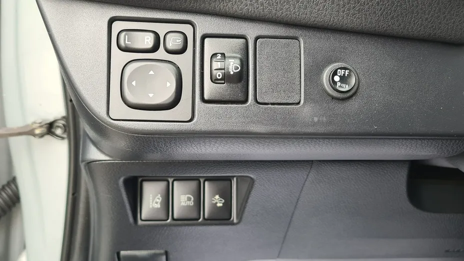 TOYOTA Yaris -