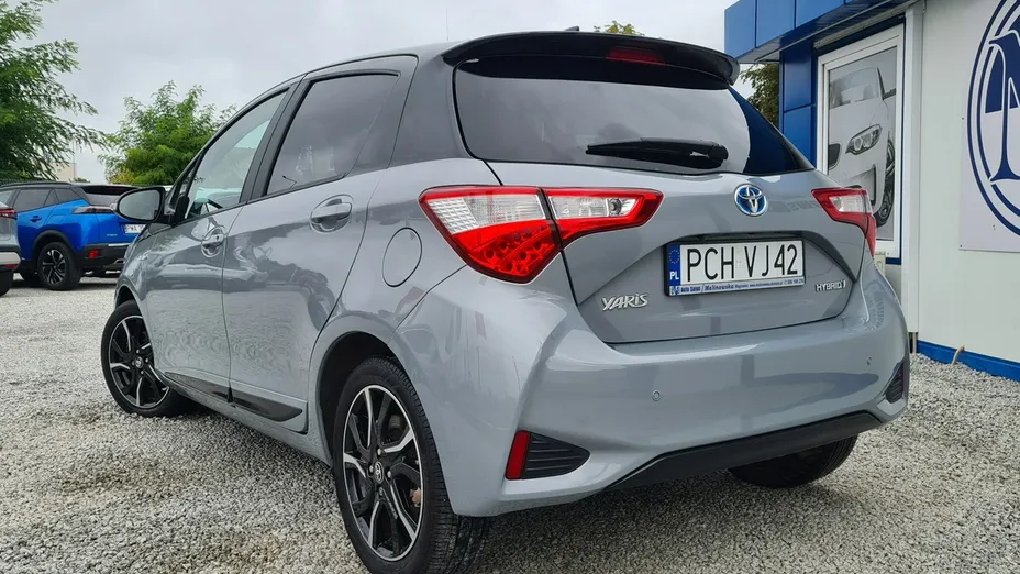 TOYOTA Yaris -