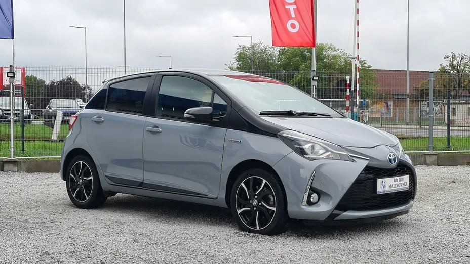 TOYOTA Yaris -