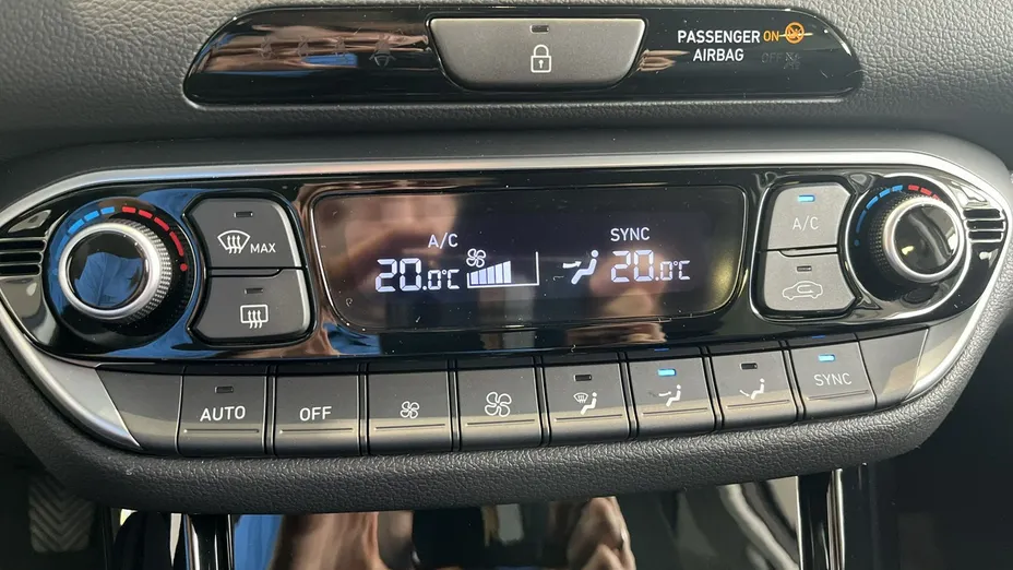 HYUNDAI i30 -