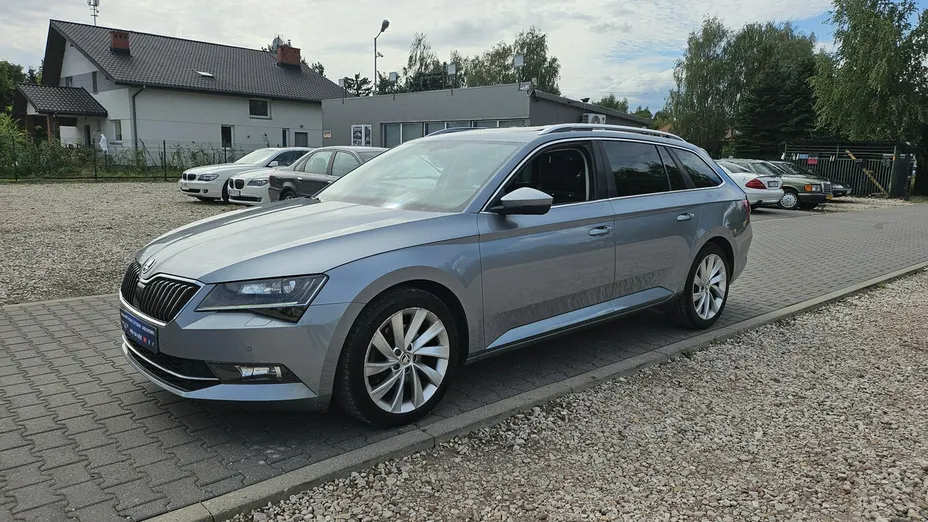 SKODA Superb -