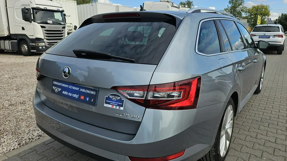 SKODA Superb -