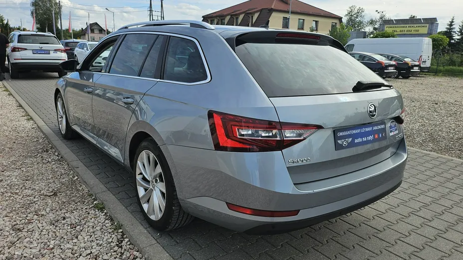 SKODA Superb -