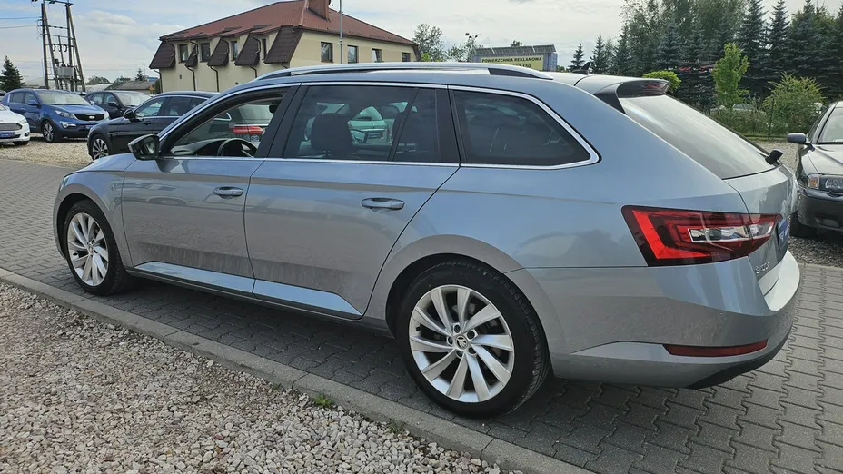 SKODA Superb -