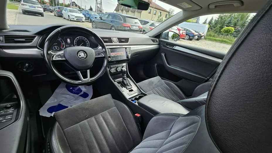 SKODA Superb -