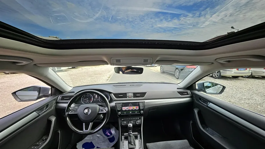 SKODA Superb -
