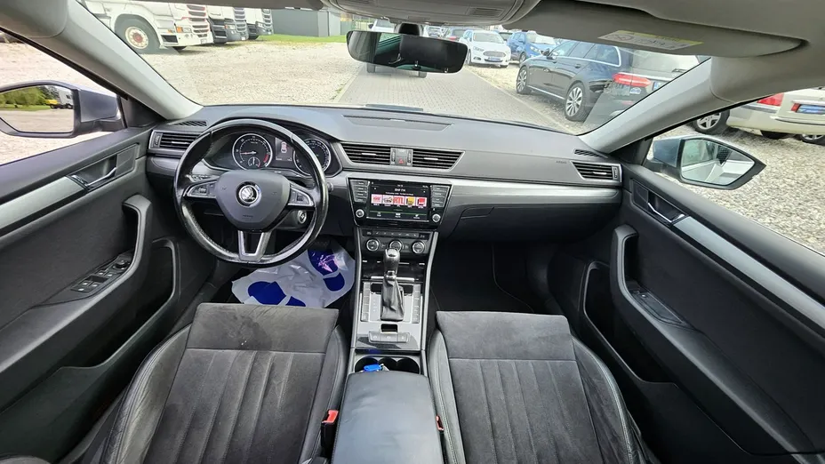 SKODA Superb -