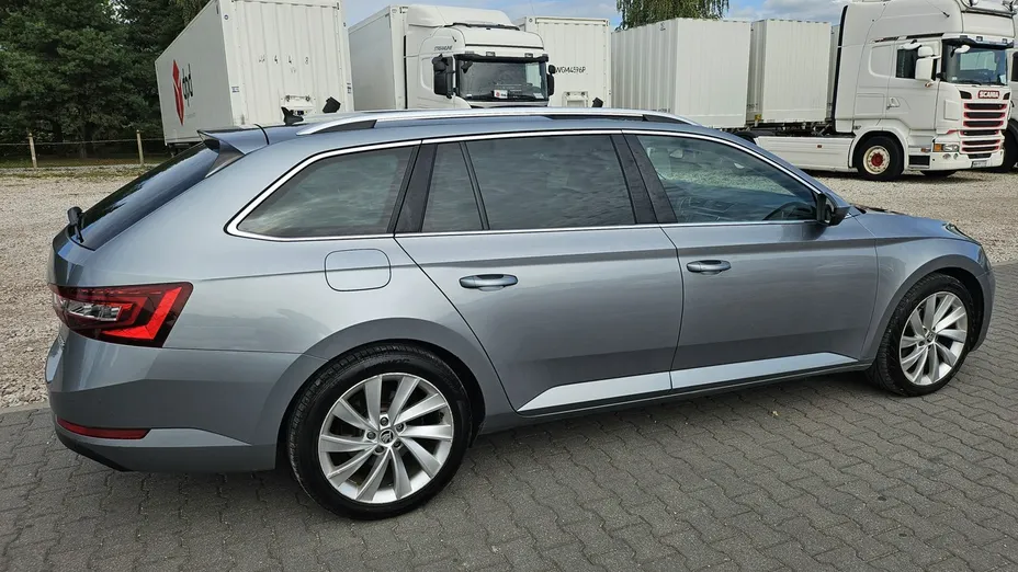SKODA Superb -