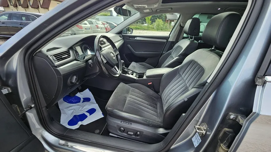 SKODA Superb -