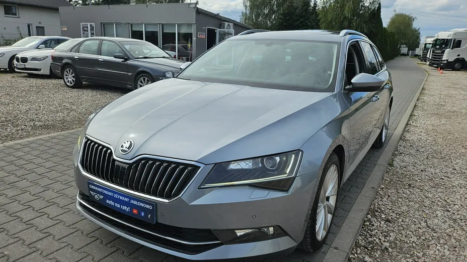 SKODA Superb -