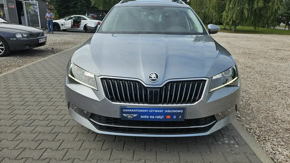 SKODA Superb -