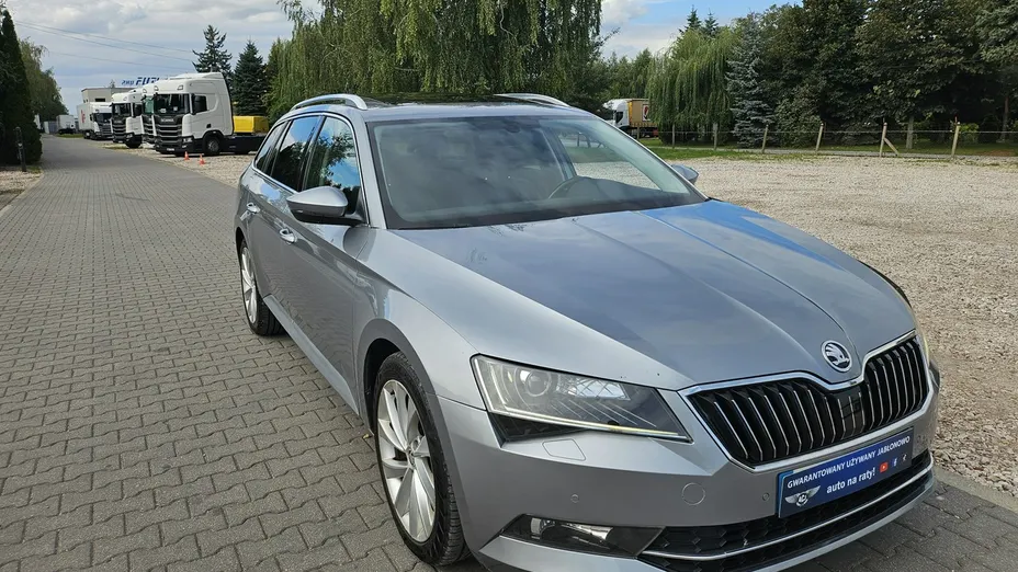 SKODA Superb -