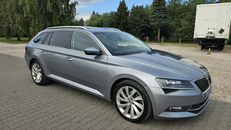 SKODA Superb -
