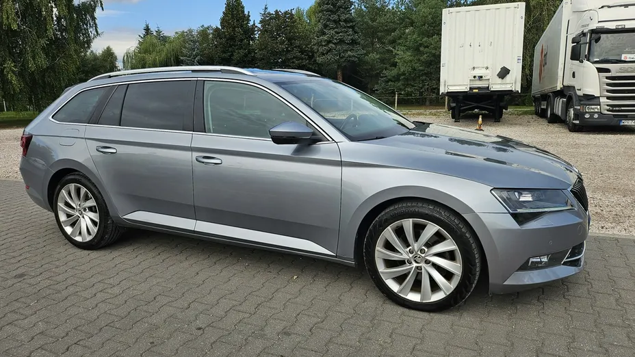 SKODA Superb -