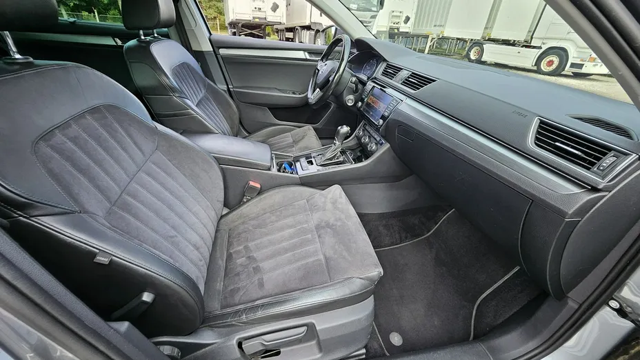 SKODA Superb -