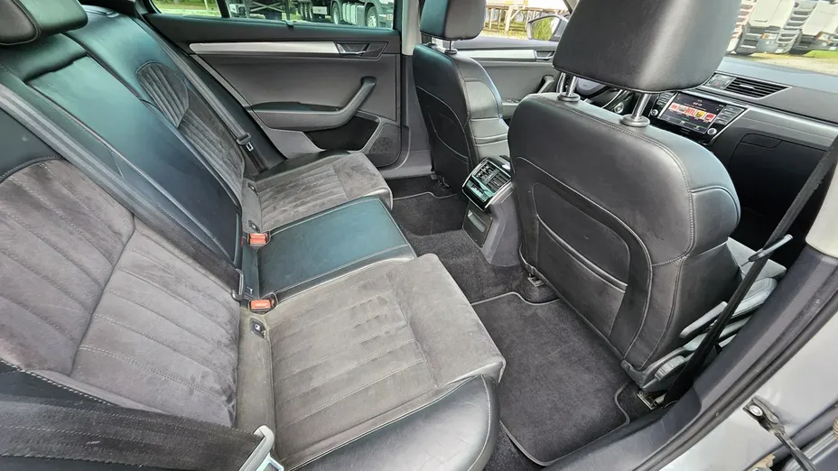 SKODA Superb -