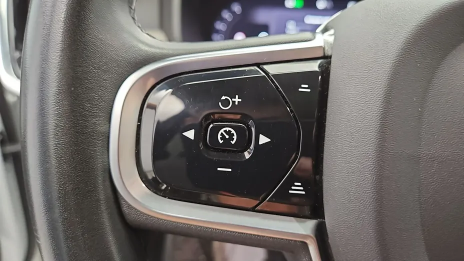 VOLVO V90 -
